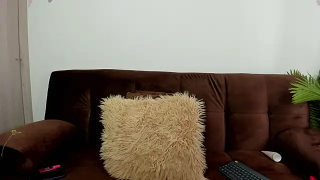 Hanna Sotoo online show from April 19, 2026, 2:38 pm