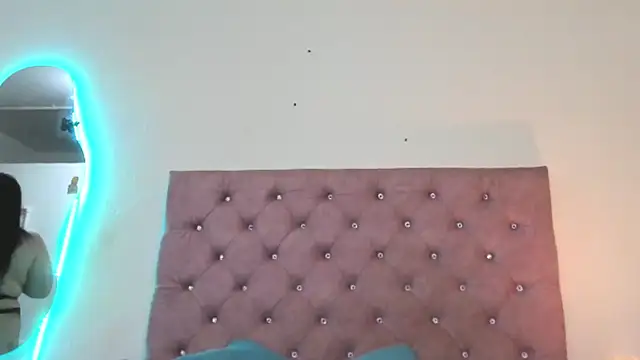 Snapshot of laurenlaine chatting on June 2, 2026, 1:13 pm laurenlaine online show from June 2, 2026, 1:13 pm