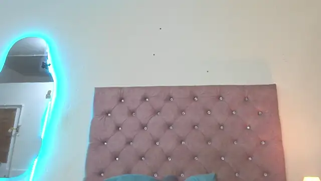Snapshot of laurenlaine chatting on June 7, 2026, 2:32 pm laurenlaine online show from June 7, 2026, 2:32 pm