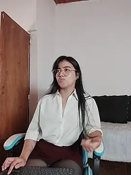 Iam eli09 online show from April 21, 2026, 12:01 am