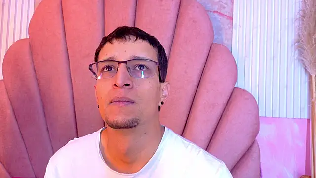 Snapshot of Madisson_Roos chatting on July 17, 2026, 3:46 am Madisson Roos online show from July 17, 2026, 3:46 am