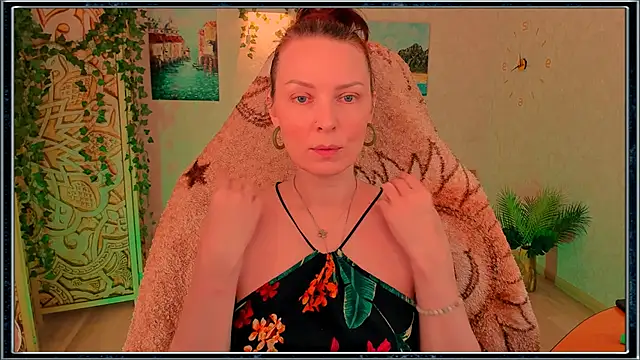 Snapshot of LanaRadiance chatting on June 10, 2026, 9:19 am LanaRadiance online show from June 10, 2026, 9:19 am