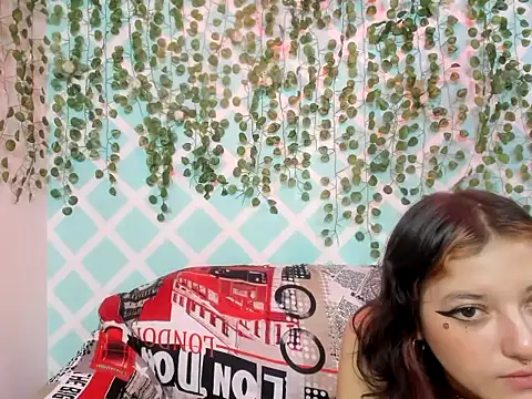 Selene 333 hot online show from April 11, 2026, 5:17 pm