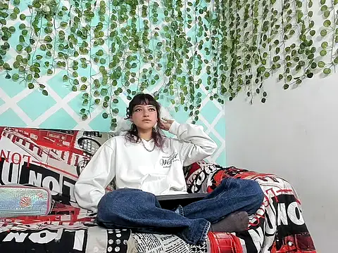 Selene 333 hot online show from April 16, 2026, 7:03 pm