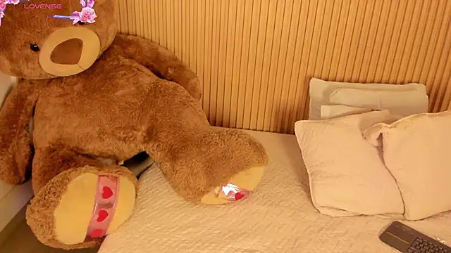 SamanthaBloom online show from April 11, 2026, 8:24 pm