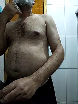 Fofinho44 online show from April 21, 2026, 10:23 pm