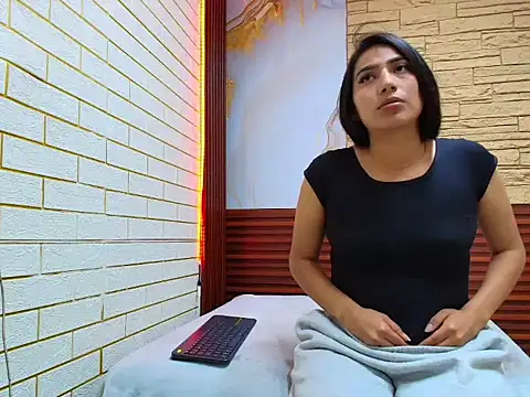 mellaniemonroe303av online show from April 10, 2026, 9:41 pm