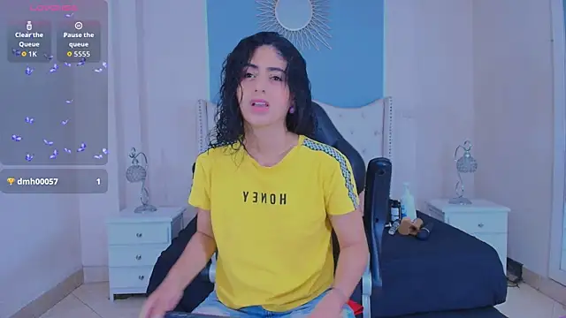 elizabeth santos1 online show from April 13, 2026, 10:04 pm