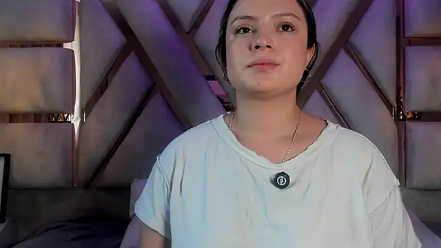 Snapshot of giigii_hadidd chatting on May 7, 2026, 7:19 pm giigii hadidd online show from May 7, 2026, 7:19 pm