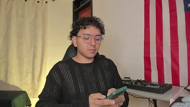 Snapshot of alexmontesco chatting on April 29, 2026, 11:22 pm alexmontesco online show from April 29, 2026, 11:22 pm