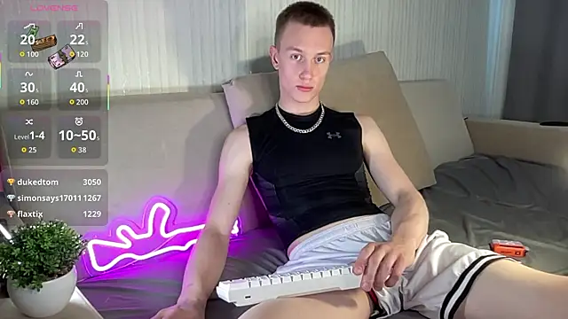 Snapshot of Travis_Gracile chatting on July 14, 2026, 9:25 am Travis Gracile online show from July 14, 2026, 9:25 am
