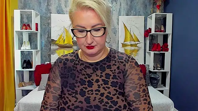 Snapshot of DianaFrances chatting on April 25, 2026, 9:45 am DianaFrances online show from April 25, 2026, 9:45 am
