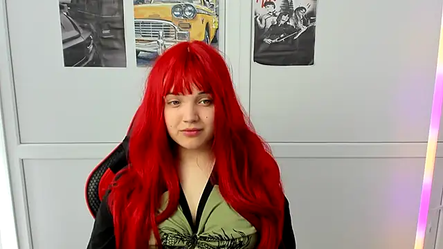 Snapshot of Caroline_cutte chatting on April 23, 2026, 7:30 am Caroline cutte online show from April 23, 2026, 7:30 am
