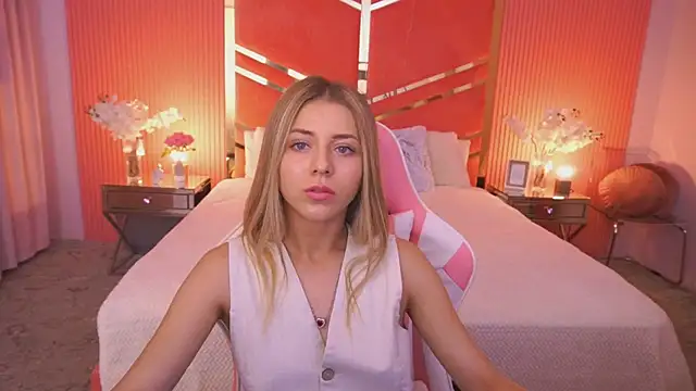 DoveLovee online show from June 12, 2026, 6:12 am