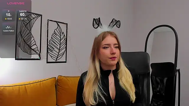 Liacandy  online show from May 5, 2026, 1:57 am