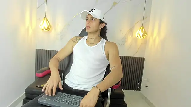 JeyTeylor online show from April 13, 2026, 12:54 pm