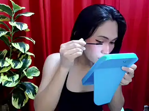 Snapshot of urcutie_ellexxx chatting on June 10, 2026, 5:39 am urcutie ellexxx online show from June 10, 2026, 5:39 am