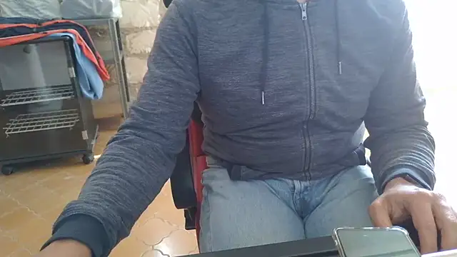brunosso85ita online show from May 4, 2026, 12:01 pm