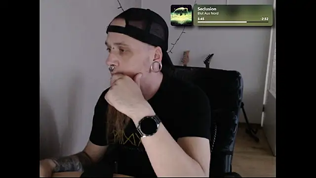 Snapshot of THatRandomMetalHead chatting on June 18, 2026, 4:22 pm THatRandomMetalHead online show from June 18, 2026, 4:22 pm