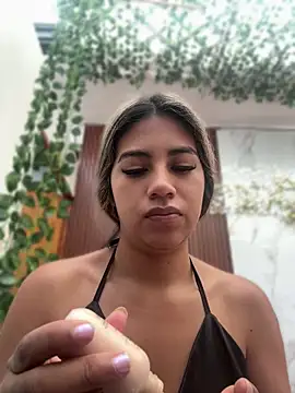 Snapshot of Kimmiebellarie chatting on May 20, 2026, 1:28 pm Kimmiebellarie online show from May 20, 2026, 1:28 pm
