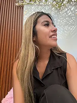 Kimmiebellarie online show from July 6, 2026, 3:03 pm