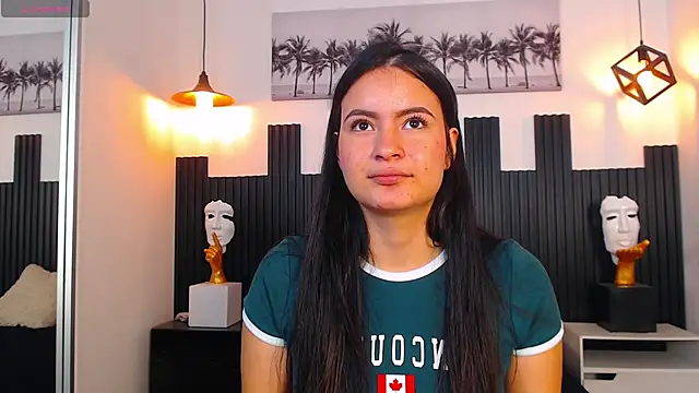 rosaleia  online show from April 16, 2026, 9:39 pm