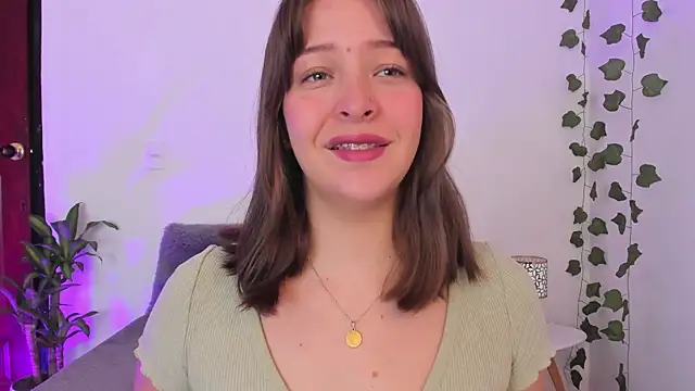 Snapshot of Mari_Rouse chatting on May 20, 2026, 1:39 pm Mari Rouse online show from May 20, 2026, 1:39 pm