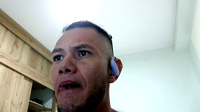 Snapshot of andrew_1520 chatting on November 18, 2025, 8:35 pm andrew 1520 online show from November 18, 2025, 8:35 pm