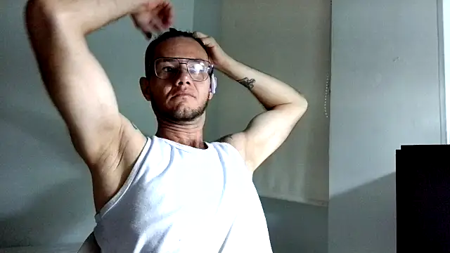 Snapshot of andrew_1520 chatting on November 21, 2025, 3:38 am andrew 1520 online show from November 21, 2025, 3:38 am