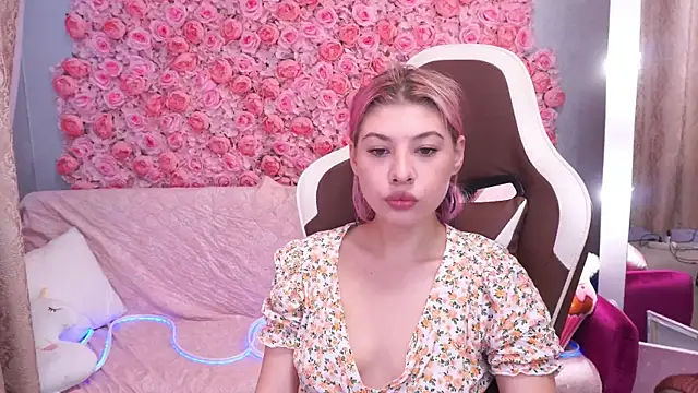 PinkyTrix online show from June 2, 2026, 5:42 am