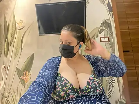 kavyasingh36 online show from May 15, 2026, 11:23 pm