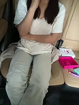 jiaojiaobaobei online show from April 19, 2026, 2:11 am