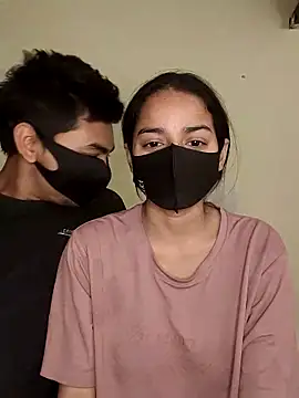 HOT-COUPLE Y online show from April 13, 2026, 2:44 pm