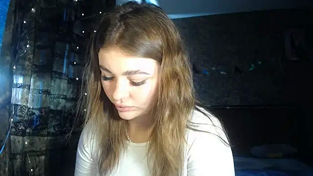 Snapshot of Lola77__ chatting on June 2, 2026, 7:10 am Lola77 online show from June 2, 2026, 7:10 am