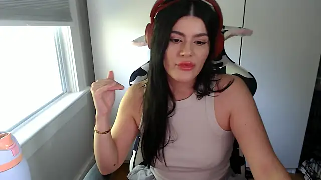 cassiealvarez online show from April 24, 2026, 7:49 pm