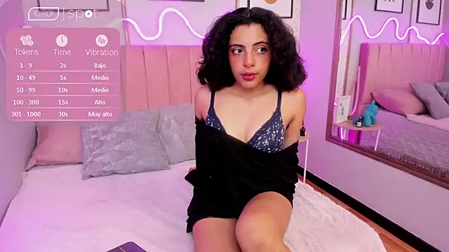 AURORAMILLSS online show from April 18, 2026, 3:32 am