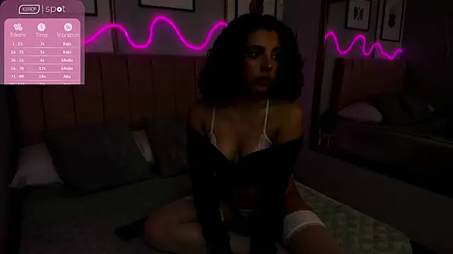 Snapshot of AURORAMILLSS chatting on May 6, 2026, 3:13 am AURORAMILLSS online show from May 6, 2026, 3:13 am