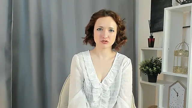 EvieEacho online show from April 12, 2026, 12:21 pm