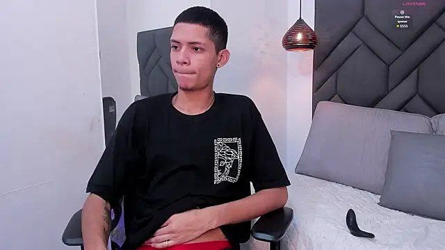 Snapshot of Axel_marcus chatting on April 11, 2026, 10:36 pm Axel marcus online show from April 11, 2026, 10:36 pm