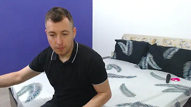 ExoticcXCouple online show from April 18, 2026, 5:22 am