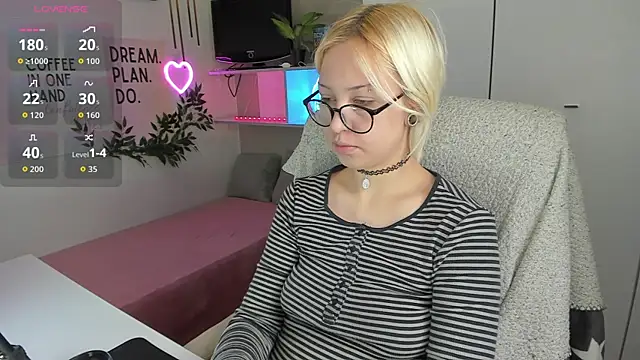 Neko Sora online show from April 25, 2026, 9:12 pm