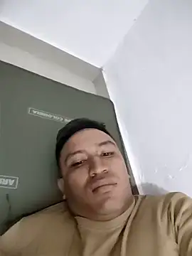 Snapshot of SnoozingThiamine chatting on June 4, 2026, 3:23 am SnoozingThiamine online show from June 4, 2026, 3:23 am