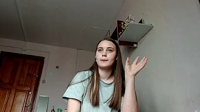 RoxanneStuard online show from April 17, 2026, 9:12 am