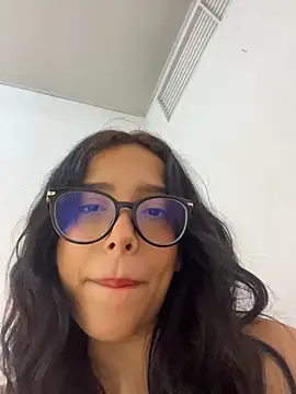 milakitti online show from June 3, 2026, 5:32 am