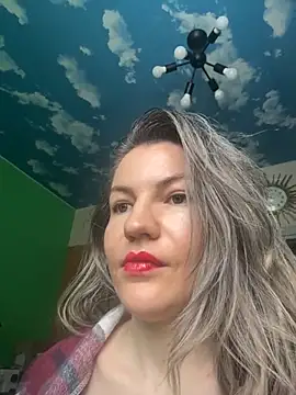 evaprolove online show from April 15, 2026, 9:49 am