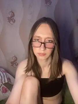 yullinka online show from April 16, 2026, 9:39 pm