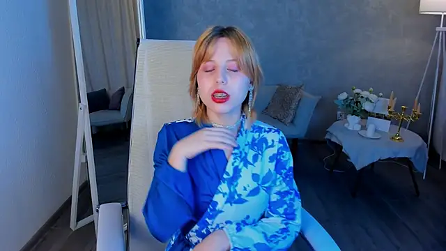 VivienneHebert online show from April 25, 2026, 10:07 am