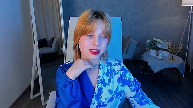 VivienneHebert online show from April 25, 2026, 1:41 pm