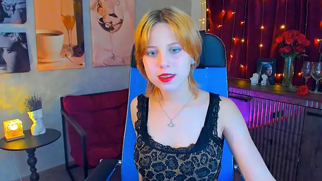Snapshot of VivienneHebert chatting on April 30, 2026, 10:21 am VivienneHebert online show from April 30, 2026, 10:21 am