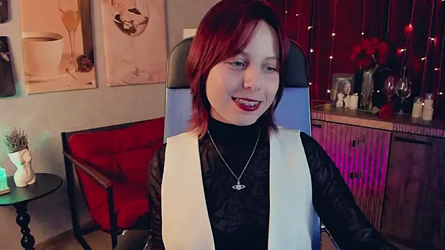 Snapshot of VivienneHebert chatting on May 12, 2026, 12:57 pm VivienneHebert online show from May 12, 2026, 12:57 pm